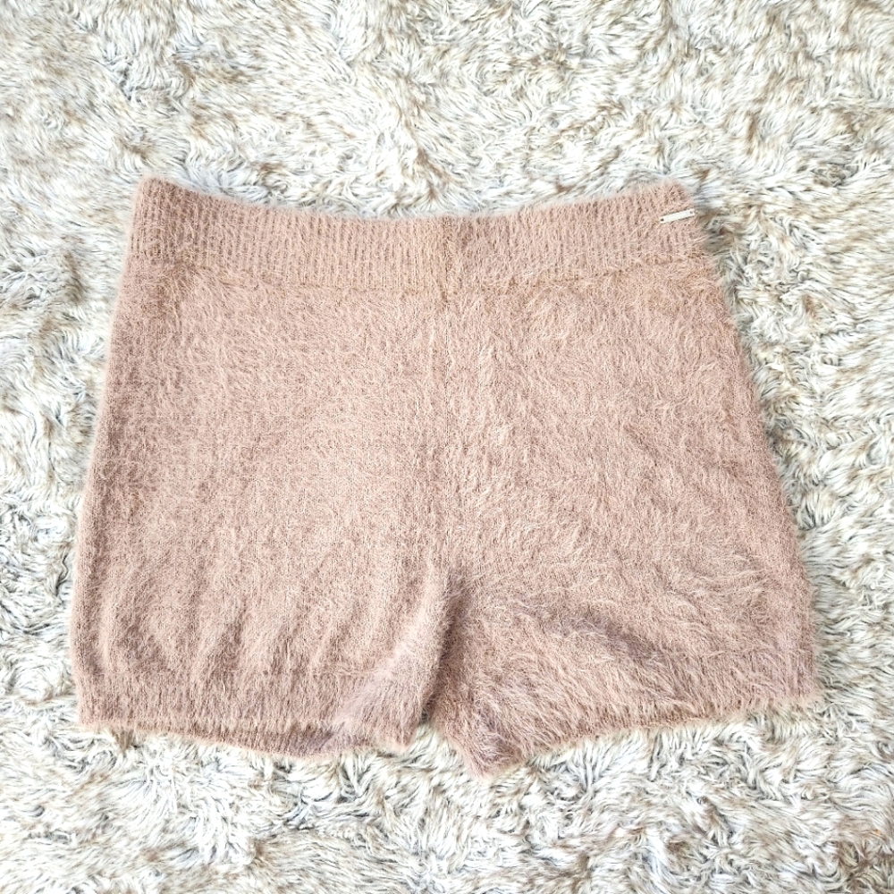 Bebe Soft Yarn High Waisted Sweater Shorts Beige Women's Size XL‎
